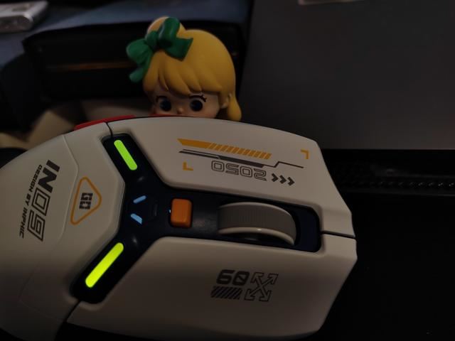 英菲克in9鼠标怎么样? 99元科幻风机甲设计三模游戏鼠标测评插图2