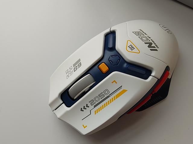 英菲克in9鼠标怎么样? 99元科幻风机甲设计三模游戏鼠标测评插图4