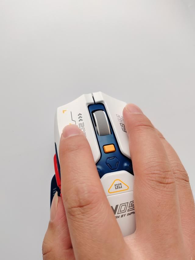 英菲克in9鼠标怎么样? 99元科幻风机甲设计三模游戏鼠标测评插图5