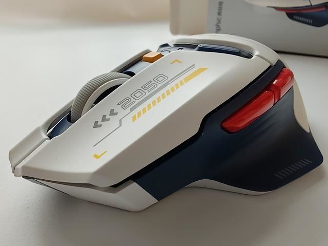 英菲克in9鼠标怎么样? 99元科幻风机甲设计三模游戏鼠标测评插图6