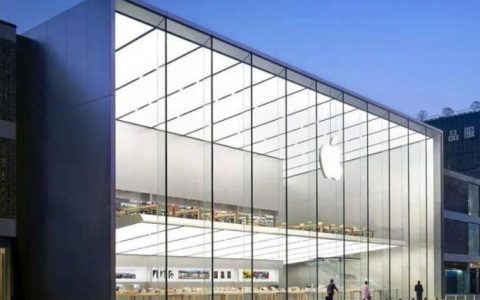 女子怒斥苹果静安店排队者崇洋媚外 苹果客服这样回应