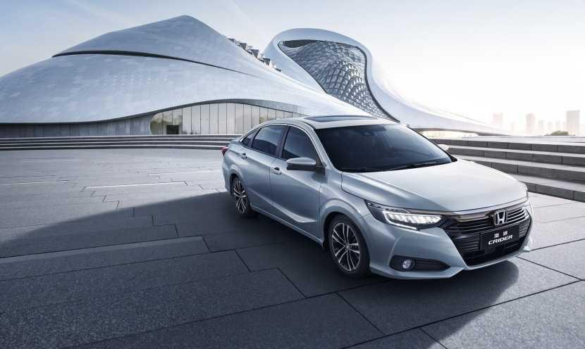 女朋友开车，遇到凌派的前后差别