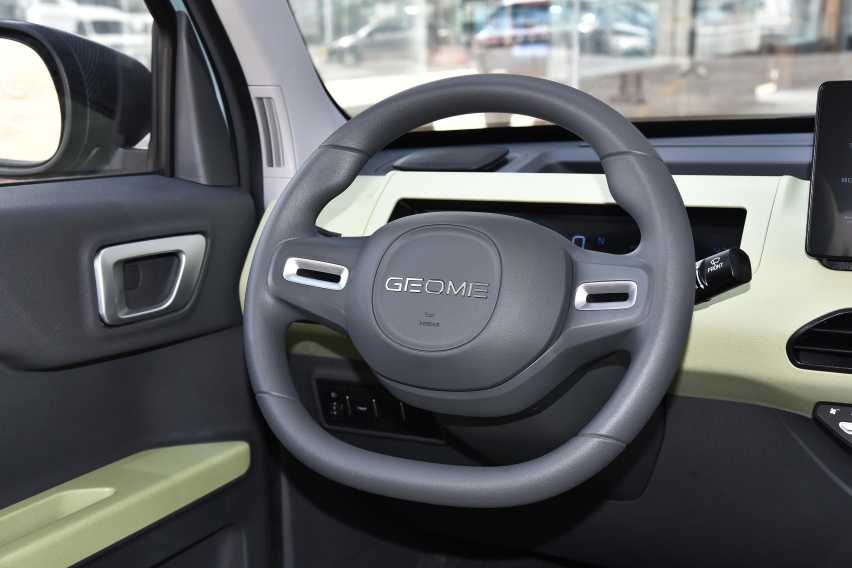 纯电续航200km，售3.99万元，吉利熊猫mini新增龙腾版