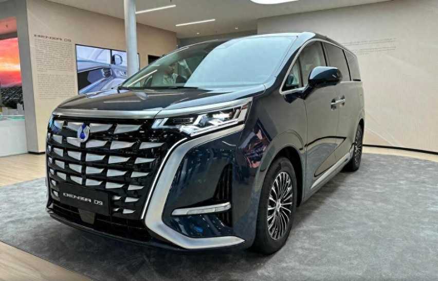 不给新一代别克GL8翻身机会？腾势D9全系降价2.5万，置换补贴2万