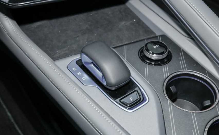 2024款极氪001，26.9万就可以拥有678马力，V12内燃机级别