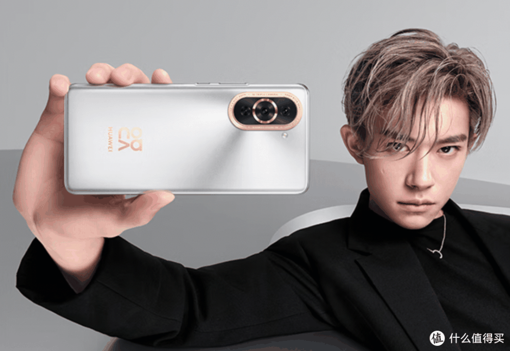 新潮硬件 篇六十三：2000元预算买什么手机？这三款别错过 体验不输旗舰机！