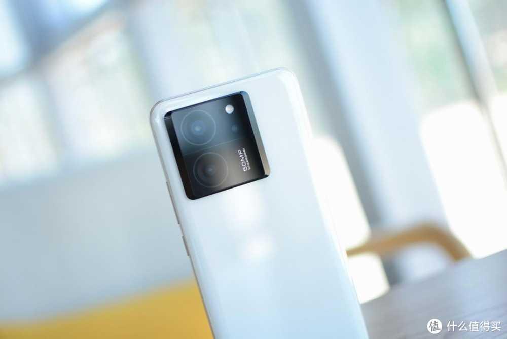 2500元手机怎么选？177万跑分+120W闪充，16GB+512GB旗舰更亲民