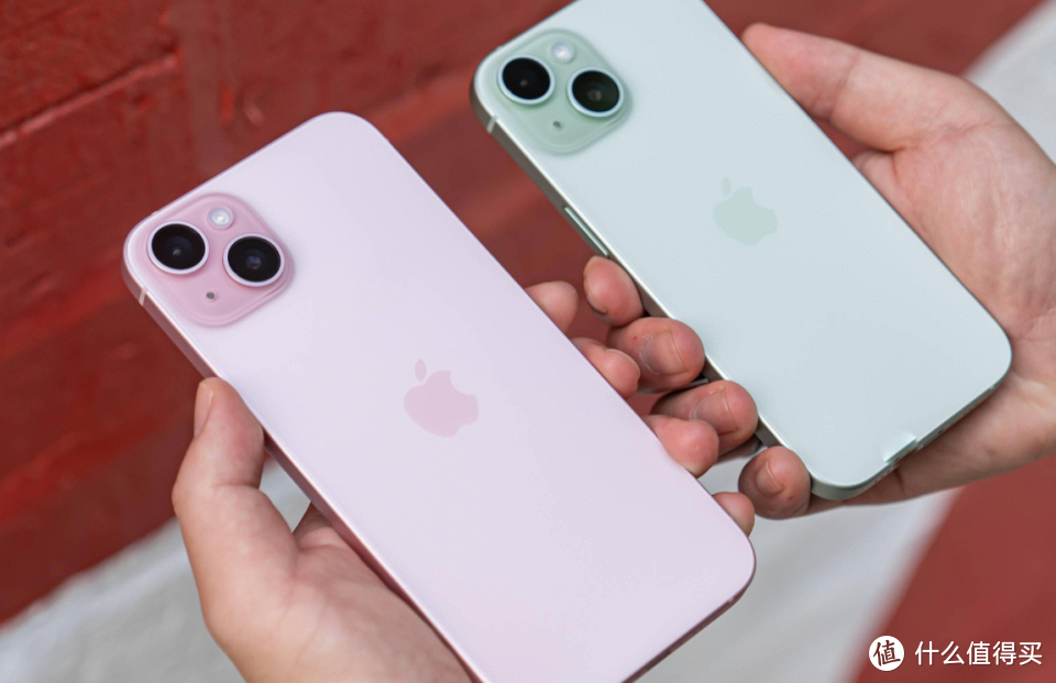 iPhone 15官方降到4000多，网友：再不努力只配买苹果了