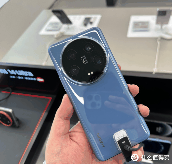 如何看待数码博主胜利文绉绉对小米14Ultra龙晶蓝版本后盖龙晶陶瓷的质疑?插图 如何看待数码博主胜利文绉绉对小米14Ultra龙晶蓝版本后盖龙晶陶瓷的质疑?