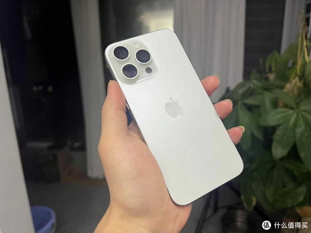 苹果获得新专利：解决拍照“红眼”问题！iPhone15Pro Max跌价1350