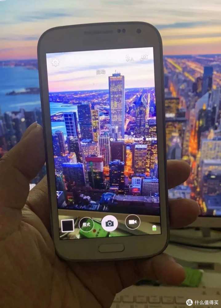 这部289元的拍照手机，自带10倍伸缩镜头+氙气闪光灯