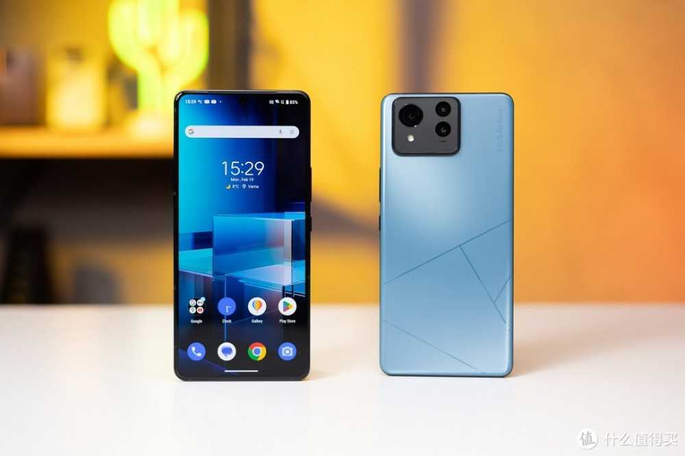 手机平板 篇二：华硕Zenfone11 Ultra抛弃小屏线路，配置方面与ROG8相差大不，配备丰富AI功能