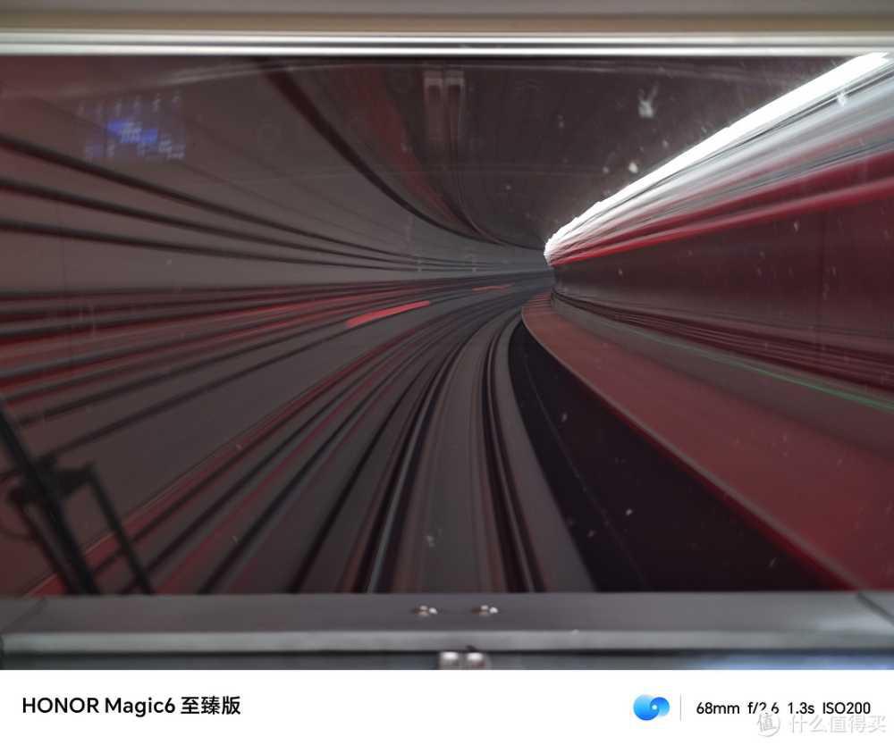 荣耀Magic6至臻版，为什么我管它叫「养老机中的战斗机」？