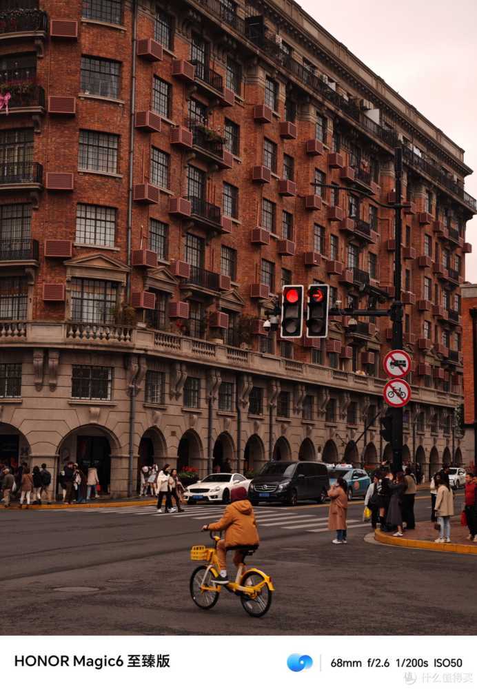 荣耀Magic6至臻版，为什么我管它叫「养老机中的战斗机」？