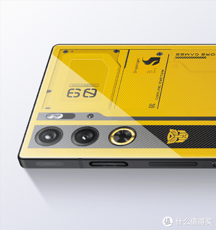 谁能拒绝大黄蜂联名的手机呢，经典黄色与氘锋透明设计，碳纤维纹理质感纯平机身