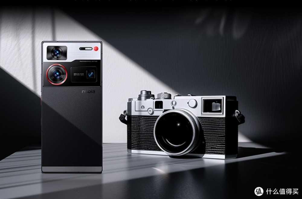 手机平板 篇八：年度最具辨识度相机质感手机，采用原生复古经典相机设计，立体蚀刻皮纹玻璃后盖
