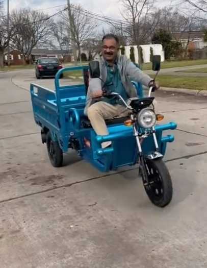 倒车请注意！贵州小伙在美创业卖“三蹦子”：首日进账1万美元