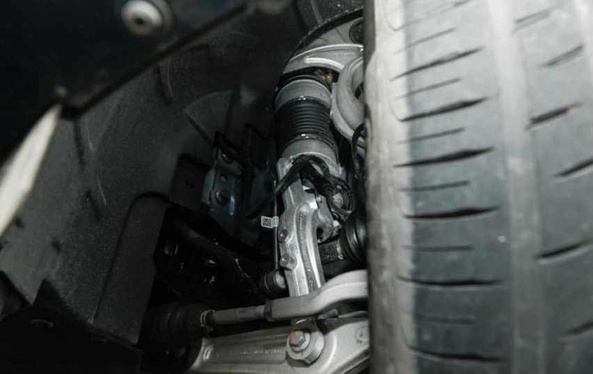 2024款极氪001，26.9万就可以拥有678马力，V12内燃机级别