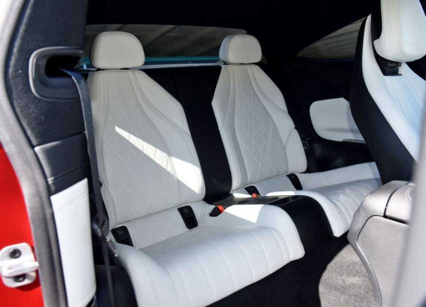 奔驰CLE,比奔驰其他的车都设计得还要更好看,女生特别喜欢插图7 奔驰CLE,比奔驰其他的车都设计得还要更好看,女生特别喜欢