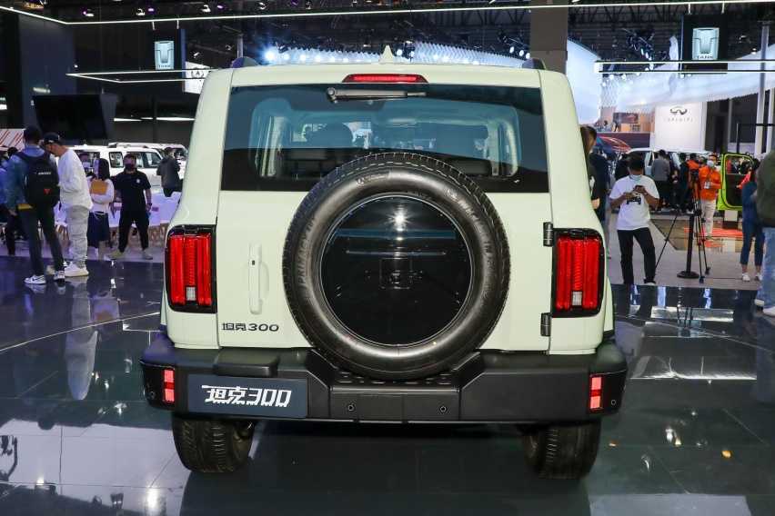 潮玩越野SUV大横评！全新BJ40城市猎人版对比坦克300插图6