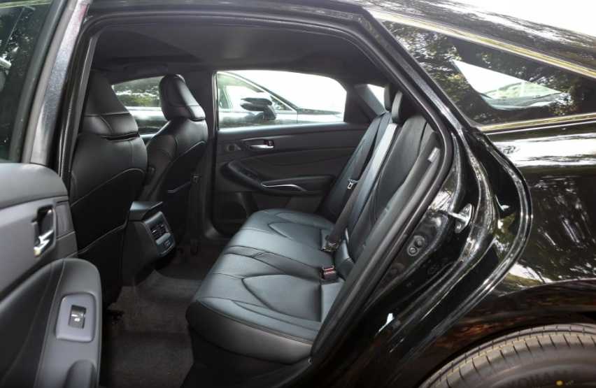 标配HUD抬显功能,还有大空间,一汽丰田亚洲龙双擎版值不值得选插图1 标配HUD抬显功能,还有大空间,一汽丰田亚洲龙双擎版值不值得选