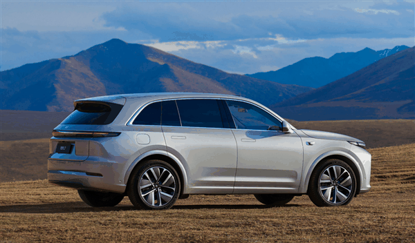 大5座旗舰SUV!2024款理想L7上市:起售价31.98万元插图1 大5座旗舰SUV!2024款理想L7上市:起售价31.98万元