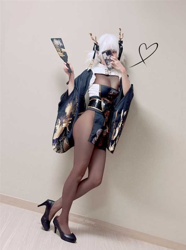 《妮姬:胜利女神》美女画师COS照:这身材太棒了插图3 《妮姬:胜利女神》美女画师COS照:这身材太棒了