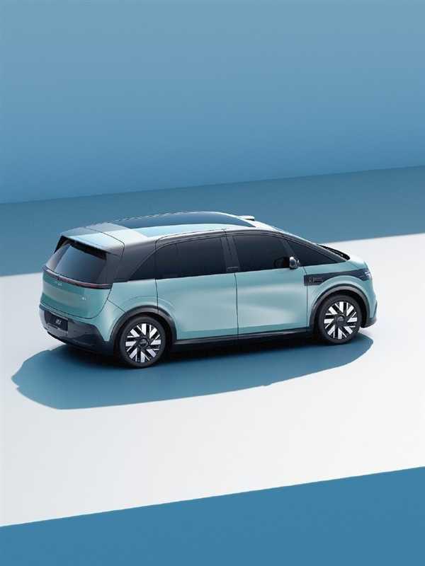 极氪“纯电小巴”MIX官图发布:轴距超3米 定位跨界SUV插图1 极氪“纯电小巴”MIX官图发布:轴距超3米 定位跨界SUV