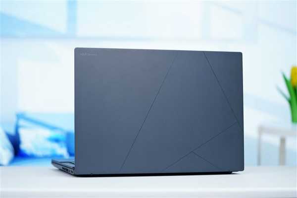 双2.8K OLED触控屏!华硕灵耀14 双屏笔记本图赏插图18 双2.8K OLED触控屏!华硕灵耀14 双屏笔记本图赏