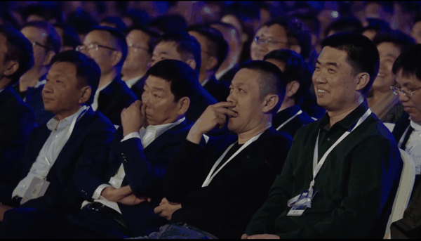 雷军昨晚“开枪”：谁先退场谁最难受