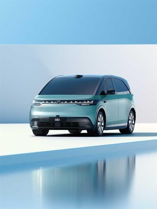 极氪“纯电小巴”MIX官图发布:轴距超3米 定位跨界SUV插图 极氪“纯电小巴”MIX官图发布:轴距超3米 定位跨界SUV