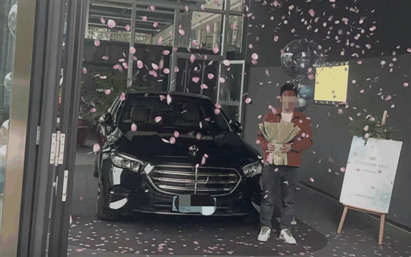 男子高速犯困开智能驾驶出事故:60万刚买的奔驰严重损毁插图1 男子高速犯困开智能驾驶出事故:60万刚买的奔驰严重损毁