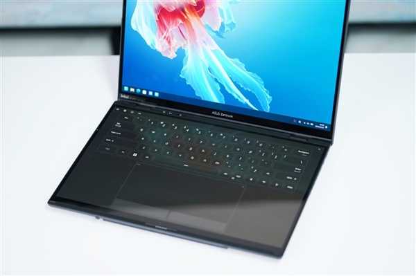 双2.8K OLED触控屏!华硕灵耀14 双屏笔记本图赏插图5 双2.8K OLED触控屏!华硕灵耀14 双屏笔记本图赏
