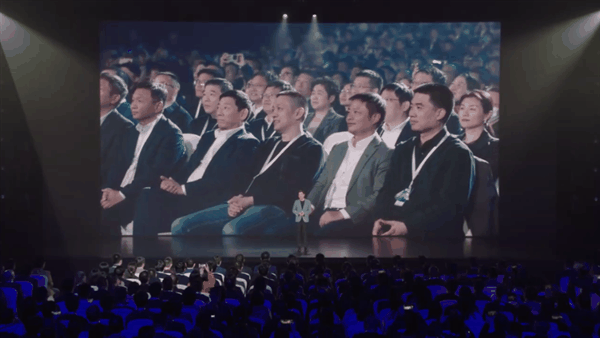 雷军昨晚“开枪”：谁先退场谁最难受