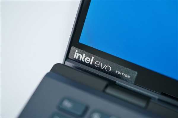 双2.8K OLED触控屏!华硕灵耀14 双屏笔记本图赏插图17 双2.8K OLED触控屏!华硕灵耀14 双屏笔记本图赏