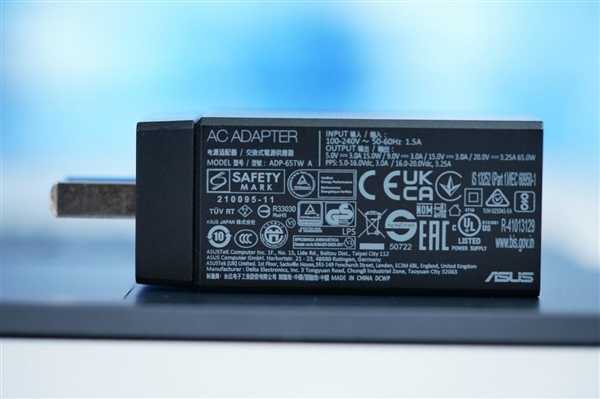 双2.8K OLED触控屏!华硕灵耀14 双屏笔记本图赏插图29 双2.8K OLED触控屏!华硕灵耀14 双屏笔记本图赏