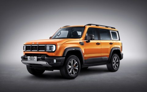 潮玩越野SUV大横评！全新BJ40城市猎人版对比坦克300