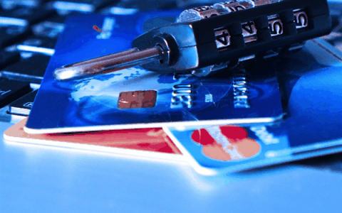 简易密码别再用！男子捡到银行卡仅试2次破解出密码：盗走7万元