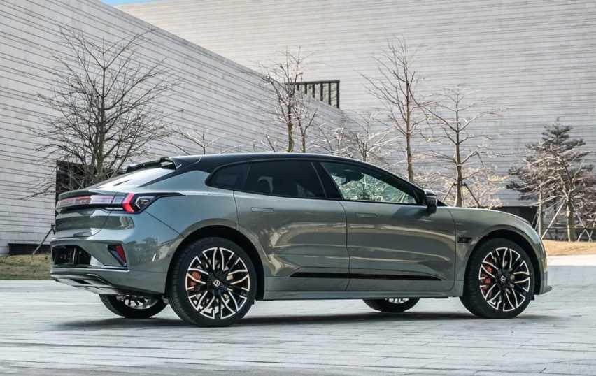 2024款极氪001，26.9万就可以拥有678马力，V12内燃机级别