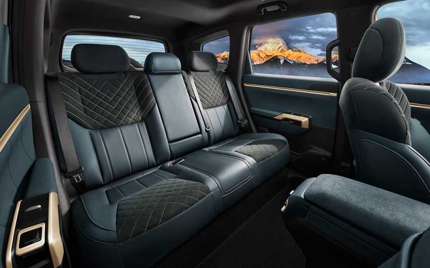 后排空间.jpg 科技新硬派 用“电”也能驰骋318 深蓝G318首发亮相