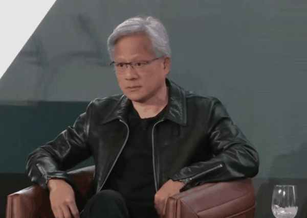 英伟达CEO回应常年穿皮衣：老婆买的 有的穿不错了