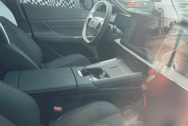 有望3季度推出:东风奕派eπ008内饰谍照公布插图 有望3季度推出:东风奕派eπ008内饰谍照公布