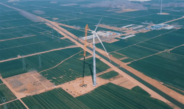 打破“全球第一吊”纪录!徐工全球最大4000吨级吊车首战告捷插图1 打破“全球第一吊”纪录!徐工全球最大4000吨级吊车首战告捷