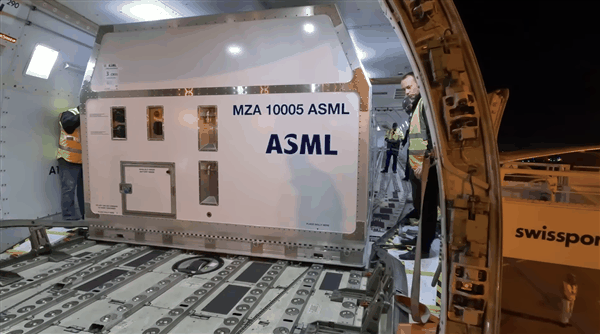 29亿元！Intel晒史上最贵开箱：全球首台高NA光刻机已装机