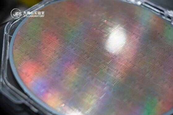 全球首片！九峰山实验室8寸硅光薄膜铌酸锂光电集成晶圆下线