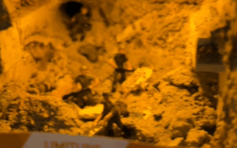 墙壁插座变“矿洞” 山东女子神级DIY惹网友疯传