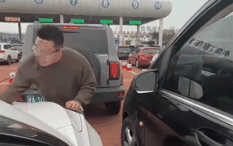 “奔驰加塞”事件迎来反转！网红徐老太女儿道歉：司机另有其人