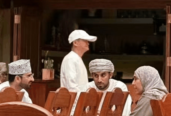 马云现身阿曼餐厅被网友偶遇:头戴鸭舌帽 风采依旧插图1 马云现身阿曼餐厅被网友偶遇:头戴鸭舌帽 风采依旧