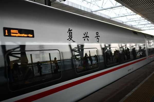 自豪！我国建成世界最大高铁网、高速网、快递网