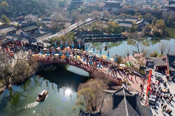 国产微短剧爆发:横店一幢楼半年靠租金收入280万元插图 国产微短剧爆发:横店一幢楼半年靠租金收入280万元